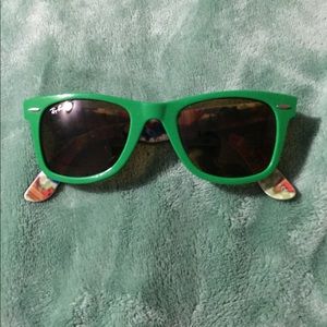 Womens wayfarer authentic Raybans